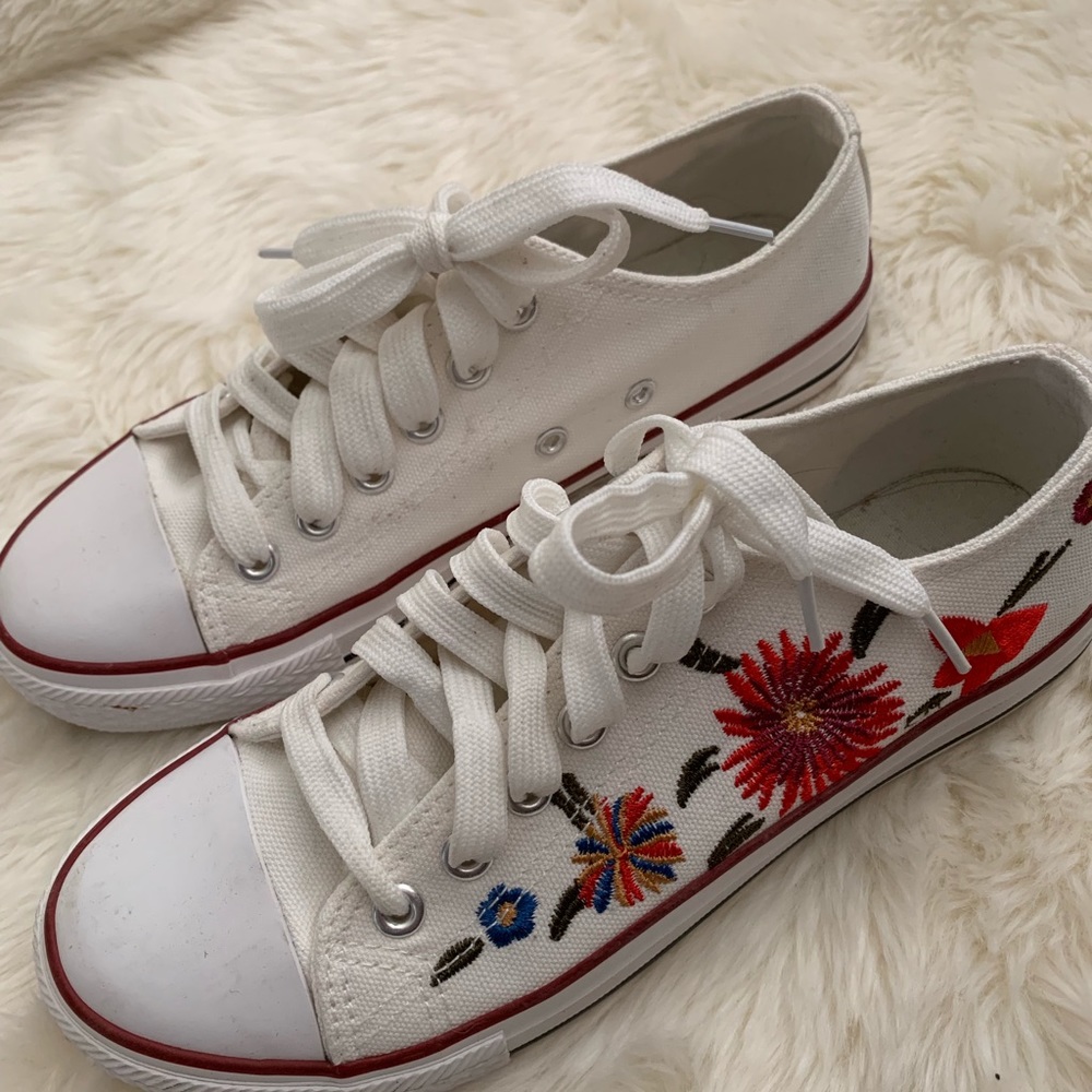 Shoe - Picture 3 of 3